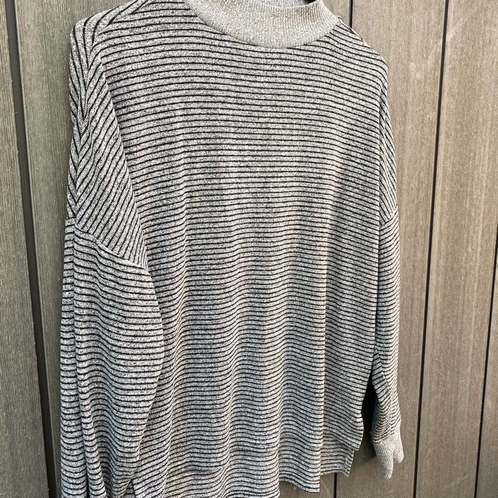 Free Press Mock‎ Turtleneck Sweater - Picture 3 of 8
